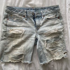 American Eagle ripped Capri shorts